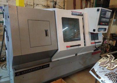 Maquinarias Comarfe: venta de fresadoras, centros de mecanizado, tornos cnc, rectificadoras, taladro fresador, sierras de huincha.